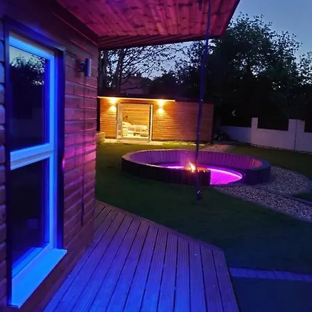 Self Contained Cabin, Firepit, Nr Mod Aztec, M5, M4 Bristol Exterior photo
