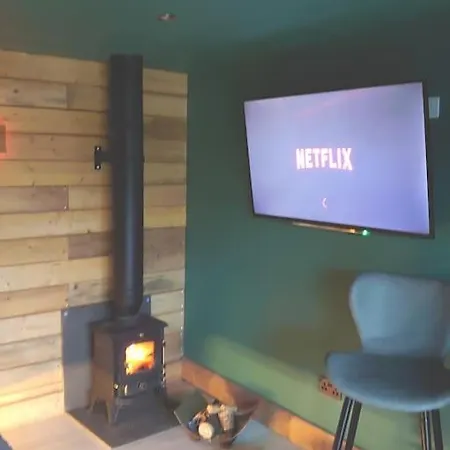 Self Contained Cabin, Firepit, Nr Mod Aztec, M5, M4 Bristol Exterior photo