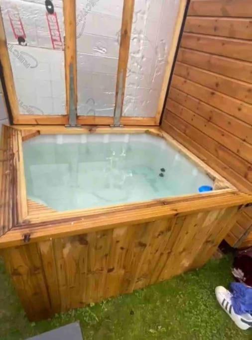 Self Contained Cabin, Firepit, Nr Mod Aztec, M5, M4 Bristol