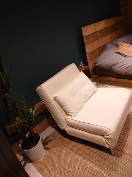 Apartment Self Contained Cabin, Firepit, Nr Mod Aztec, M5, M4