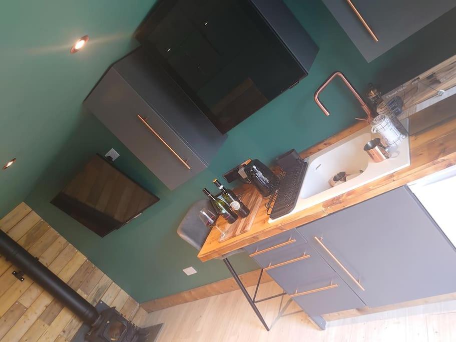 Self Contained Cabin, Firepit, Nr Mod Aztec, M5, M4 * Bristol