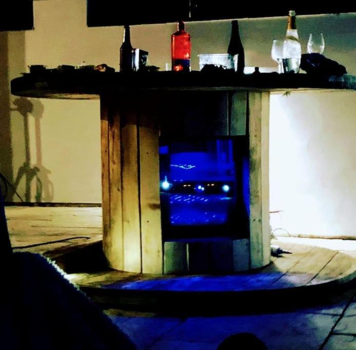 Self Contained Cabin, Firepit, Nr Mod Aztec, M5, M4 Apartment