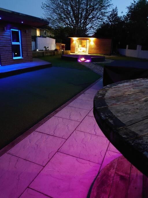 Self Contained Cabin, Firepit, Nr Mod Aztec, M5, M4 Bristol