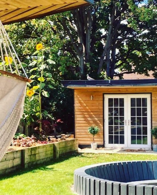 Apartment Self Contained Cabin, Firepit, Nr Mod Aztec, M5, M4 *